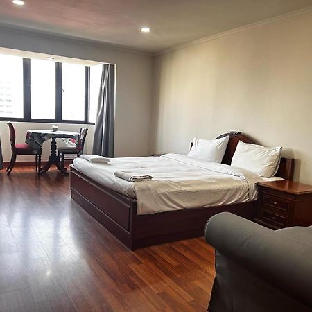Affordable Serviced Apartments In Nana Omni Tower - Prime Sukhumvit Location Bangkok Exterior foto