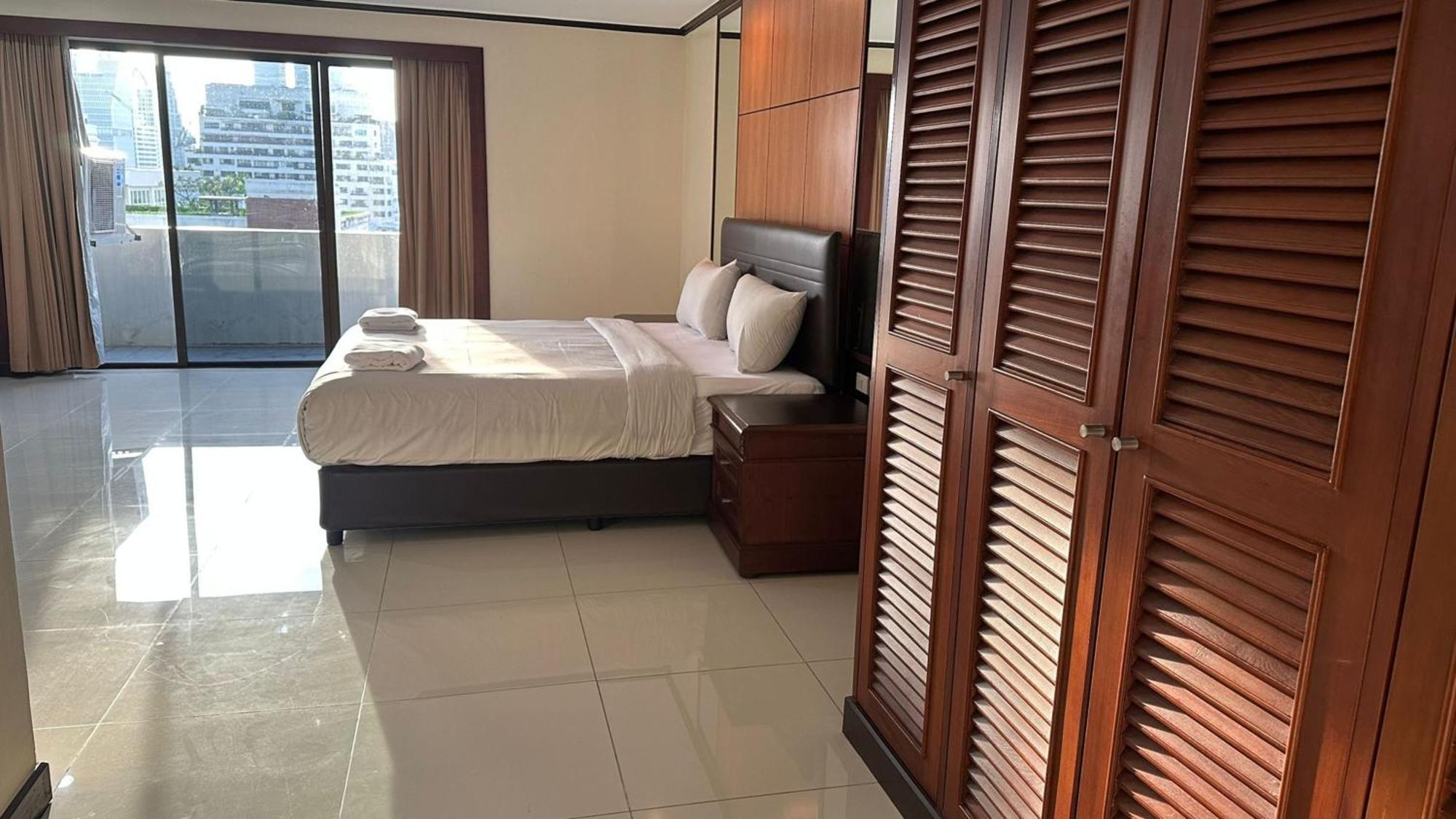 Affordable Serviced Apartments In Nana Omni Tower - Prime Sukhumvit Location Bangkok Exterior foto