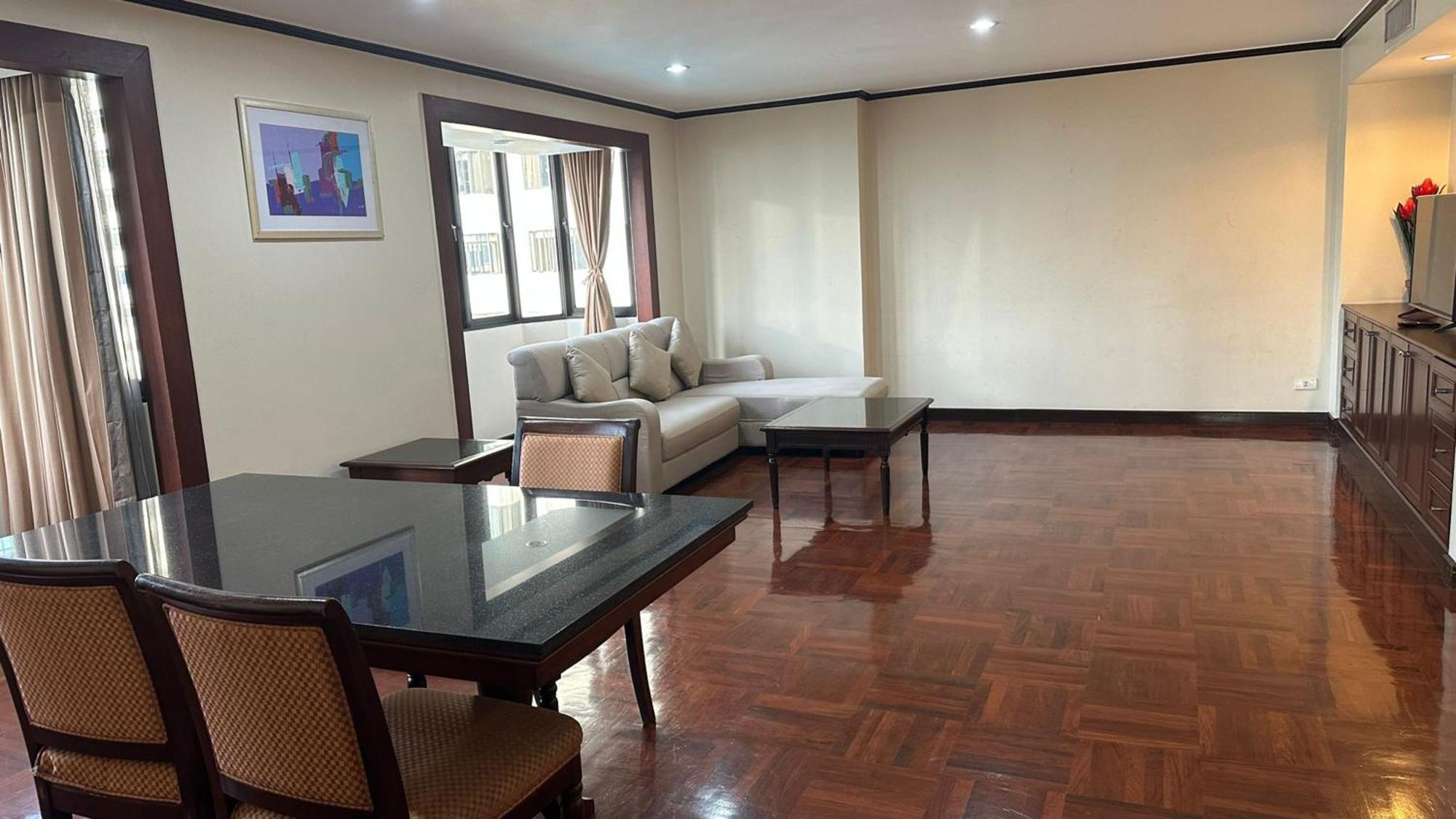 Affordable Serviced Apartments In Nana Omni Tower - Prime Sukhumvit Location Bangkok Exterior foto