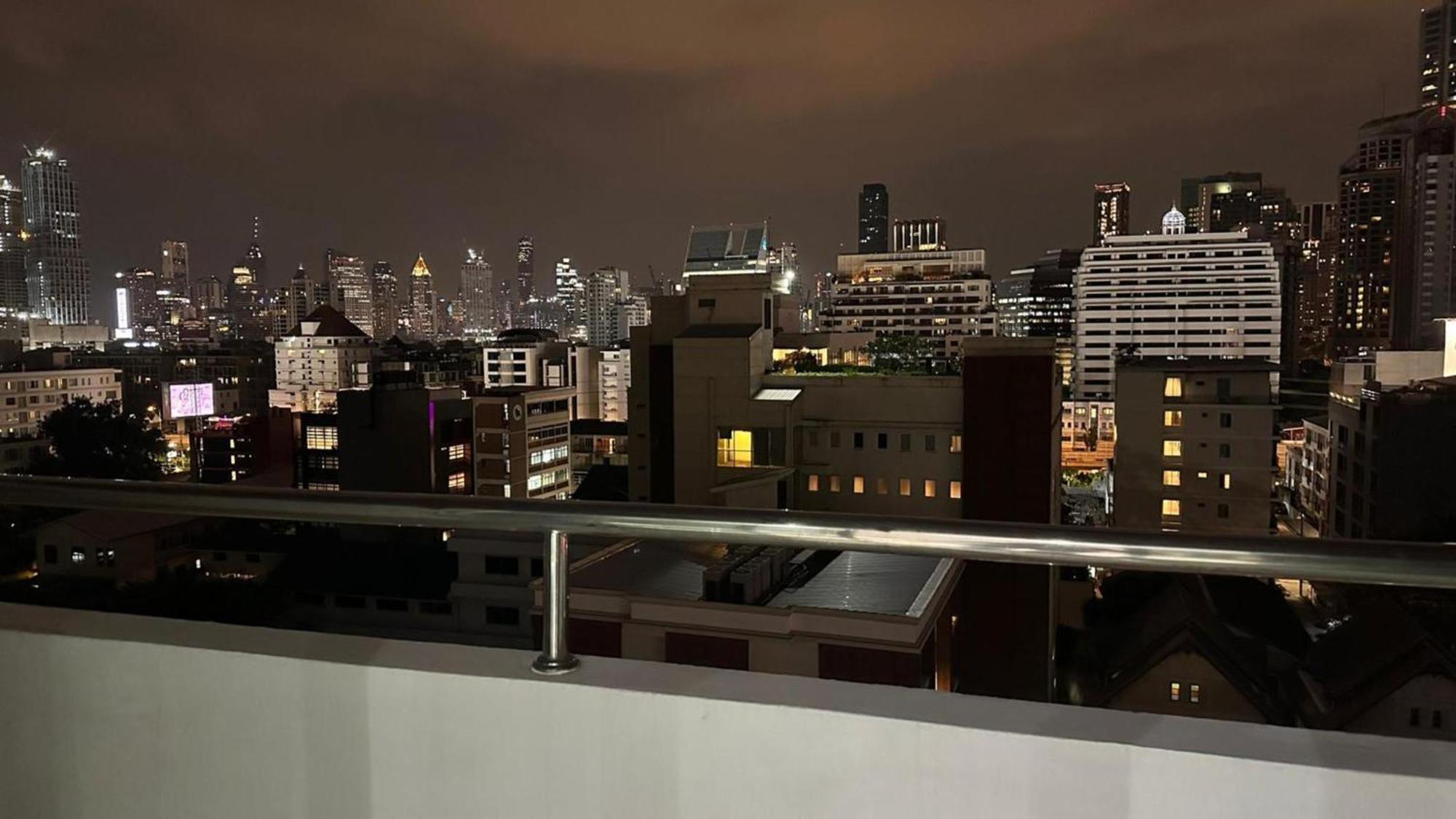 Affordable Serviced Apartments In Nana Omni Tower - Prime Sukhumvit Location Bangkok Exterior foto