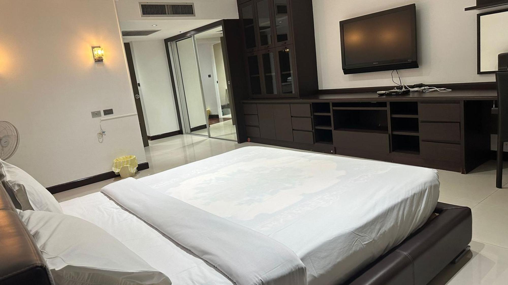 Affordable Serviced Apartments In Nana Omni Tower - Prime Sukhumvit Location Bangkok Exterior foto