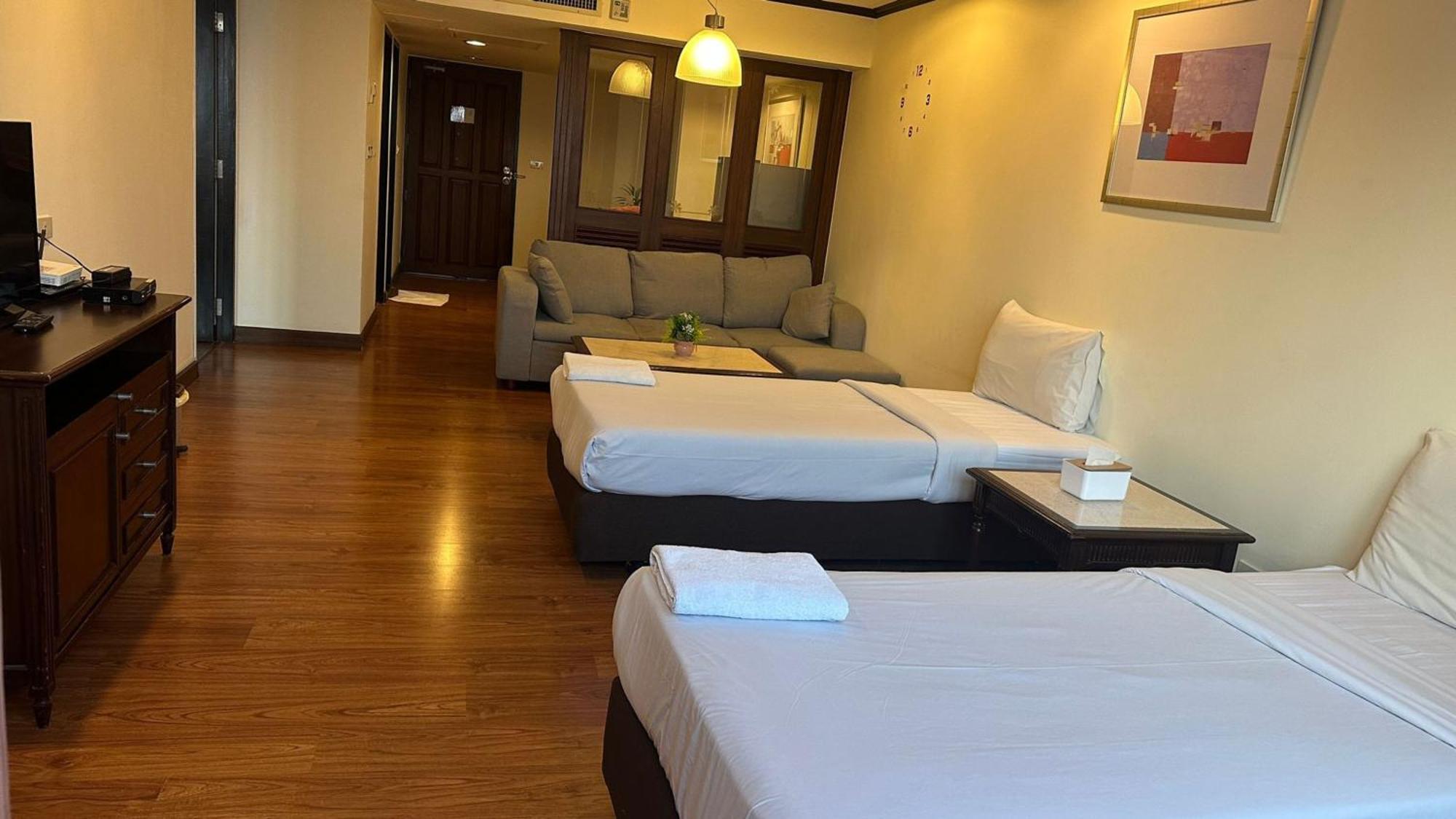 Affordable Serviced Apartments In Nana Omni Tower - Prime Sukhumvit Location Bangkok Exterior foto