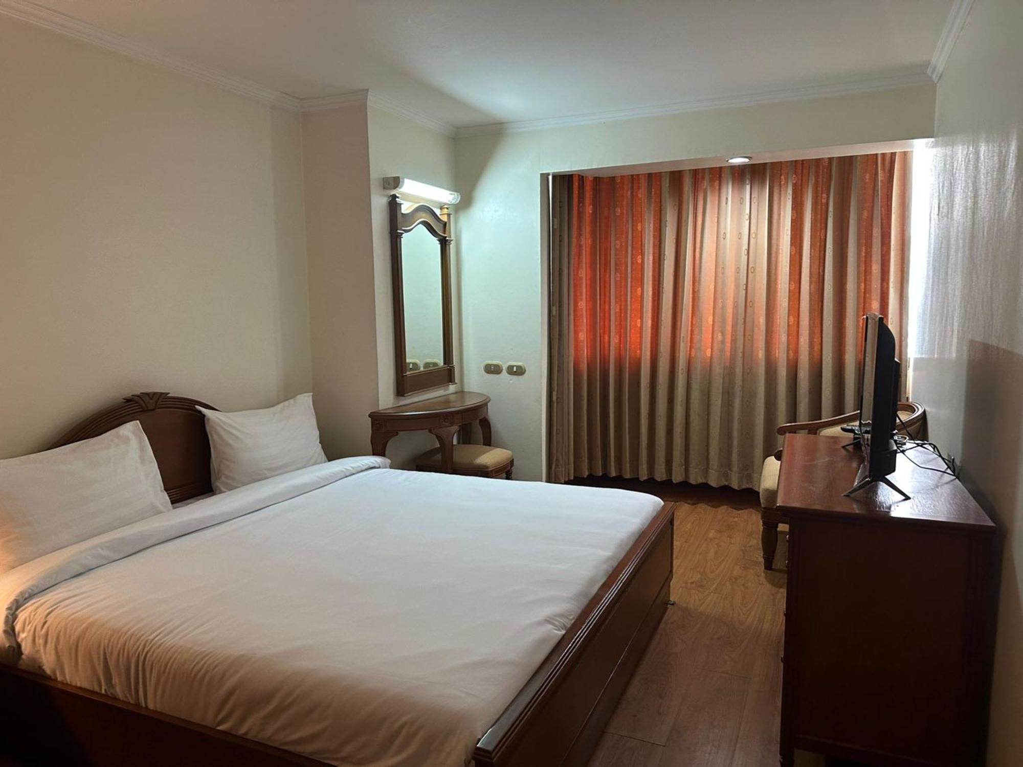 Affordable Serviced Apartments In Nana Omni Tower - Prime Sukhumvit Location Bangkok Exterior foto