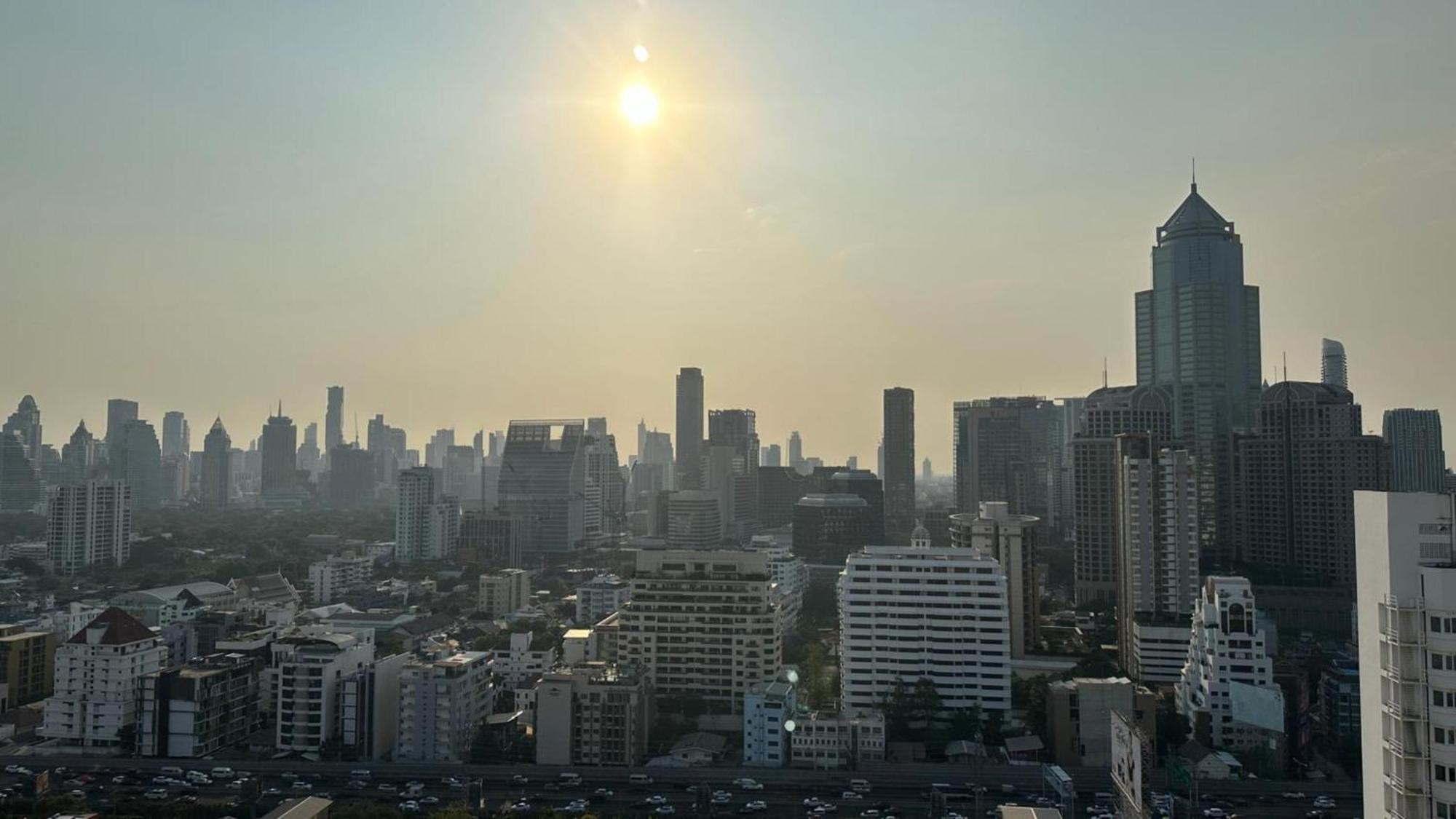 Affordable Serviced Apartments In Nana Omni Tower - Prime Sukhumvit Location Bangkok Exterior foto