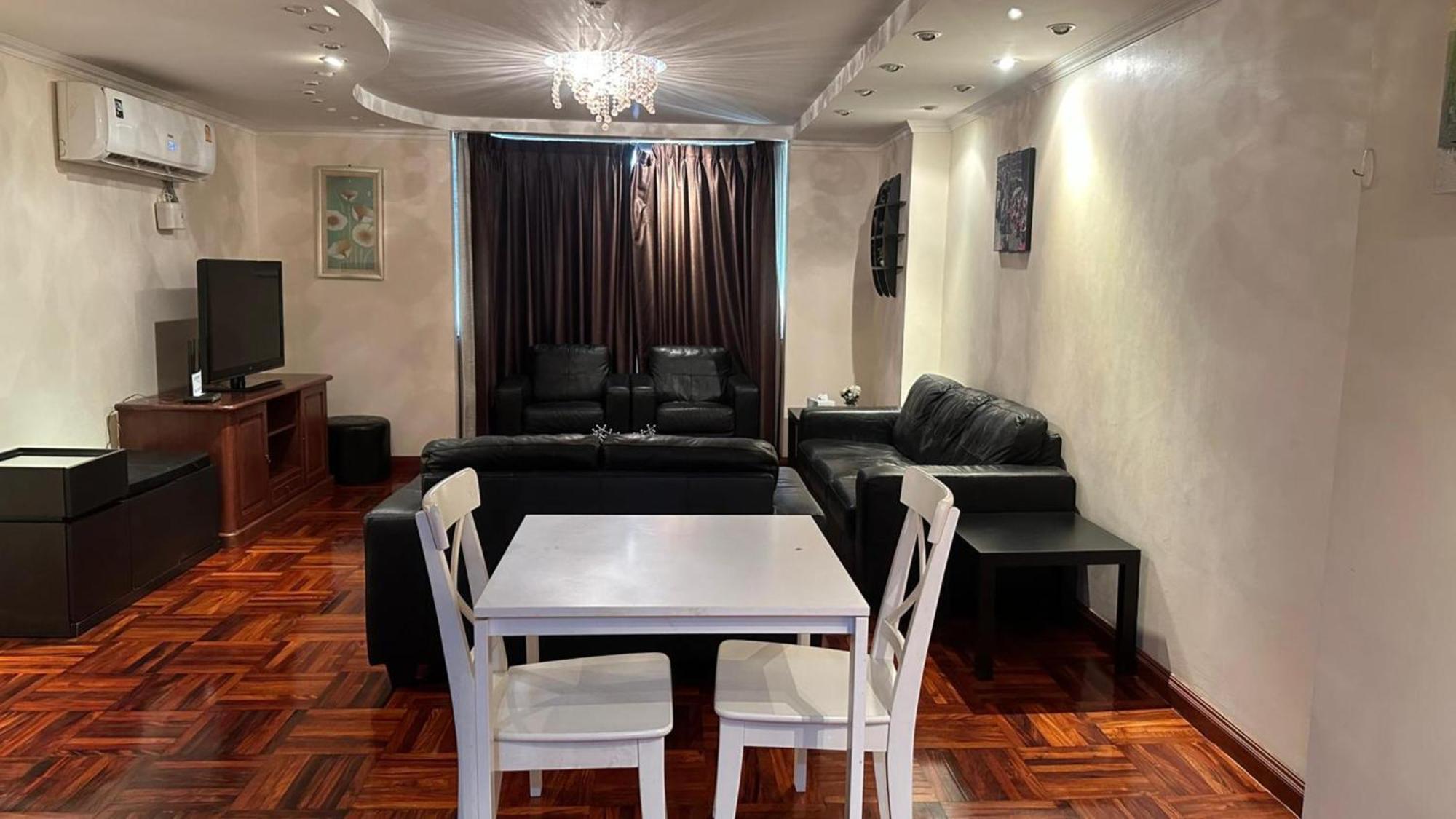 Affordable Serviced Apartments In Nana Omni Tower - Prime Sukhumvit Location Bangkok Exterior foto