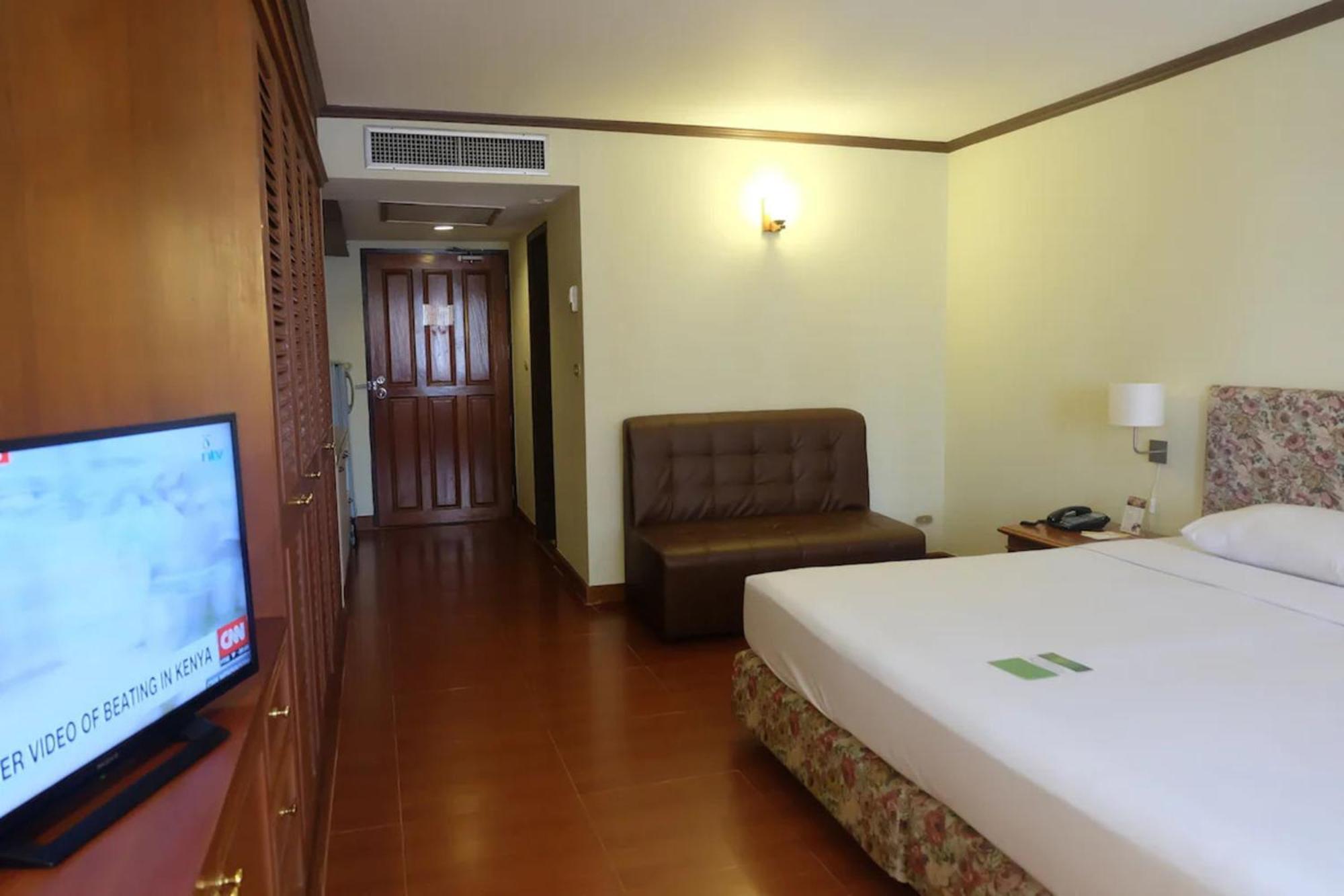 Affordable Serviced Apartments In Nana Omni Tower - Prime Sukhumvit Location Bangkok Exterior foto