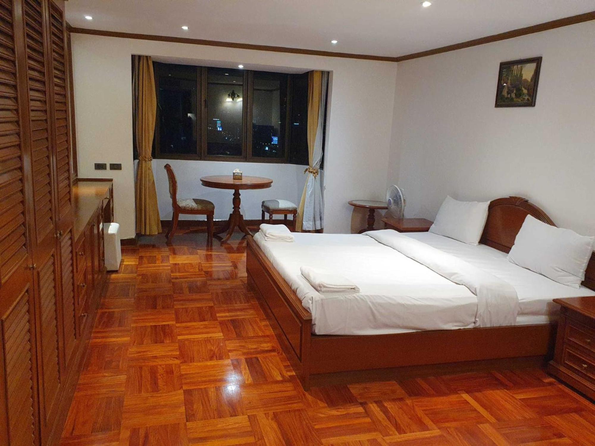 Affordable Serviced Apartments In Nana Omni Tower - Prime Sukhumvit Location Bangkok Exterior foto