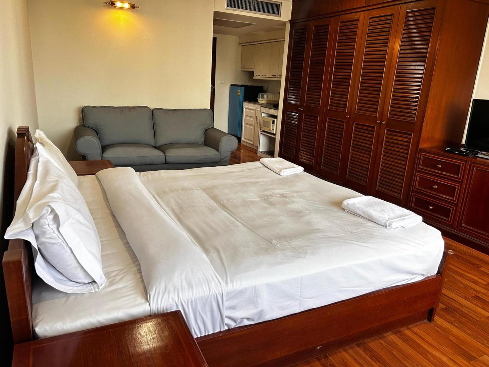 Affordable Serviced Apartments In Nana Omni Tower - Prime Sukhumvit Location Bangkok Exterior foto
